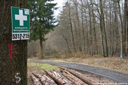 Osoba wzywająca pomocy poda tylko numer najbliższego punktu ratunkowego (Fot. motorsaegenkette-schaerfen.de)